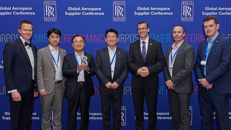 group-executive-photo-at-global -aerospace-supplier-conference-2022	Hyung-wook Nam, head of Hanwha Aerospace’s Changwon plant, stands in a line with other executives from Rolls-Royce at the Global Aerospace Supplier Conference 2022.